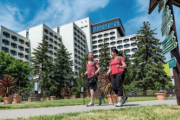 AHORN Berghotel Friedrichroda - Paar beim Wandern