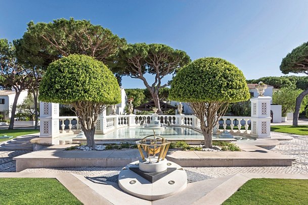 Pine Cliffs Hotel, a Luxury Collection Resort