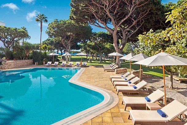 Pine Cliffs Hotel, a Luxury Collection Resort