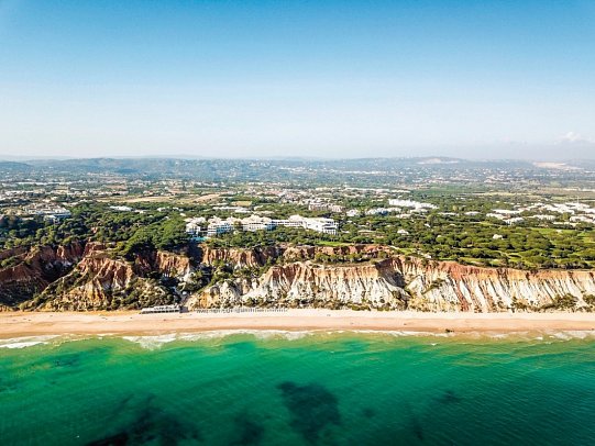 Pine Cliffs Hotel, a Luxury Collection Resort