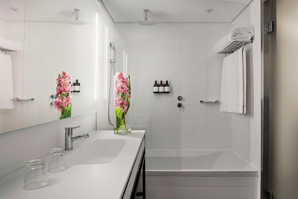 Tivoli Marina Vilamoura - Beispiel Bad Doppelzimmer (Zimmercodierungen DBH, DDM, DSH, DSM & FB1)