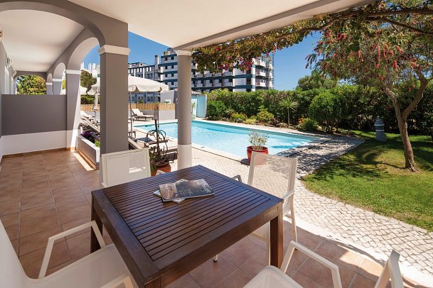 Costa d'Oiro Ambiance Village - Beispiel Terrasse Appartement (Zimmercodierung AB1)
