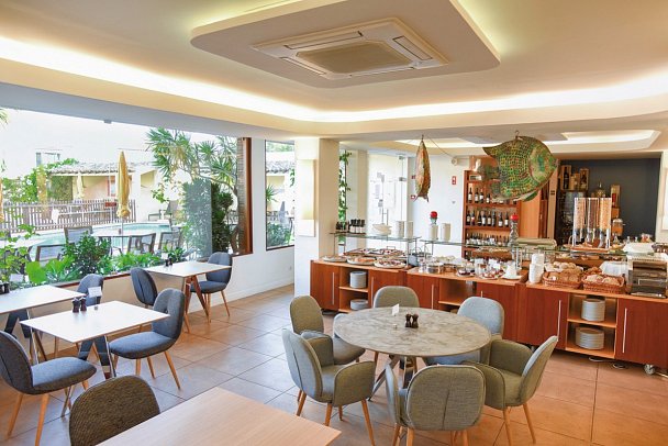 Costa d'Oiro Ambiance Village