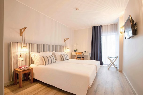 Aqualuz Lagos by Editory - Wohnbeispiel Apt. 1 Schlafzimmer Stadtblick (Zimmercodierung AB1)