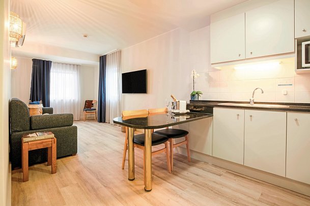 Aqualuz Lagos by Editory - Wohnbeispiel Apt. 1 Schlafzimmer Stadtblick (Zimmercodierung AB1)