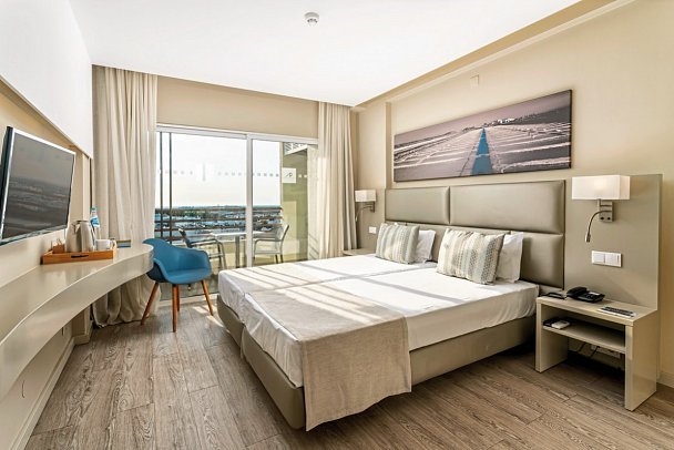 AP Maria Nova Lounge - Wohnbeispiel Doppelzimmer Poolblick (Zimmercodierung DBP)