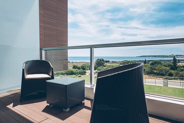 Iberostar Selection Lagos Algarve - Beispiel Balkon Doppelzimmer Meerblick Priority Location (Zimmercodierungen D2M & D6M)
