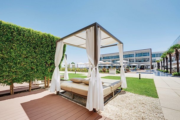 Iberostar Selection Lagos Algarve - Wohnbeispiel Doppelzimmer Terrasse Bali-Bett (Zimmercodierungen DB3 & DB4)