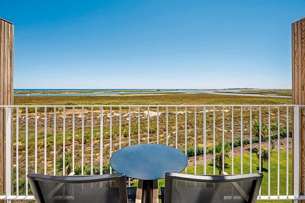 AP Cabanas Beach & Nature - Beispiel Balkon Doppelzimmer Ria Formosa Blick (Zimmercodierungen DBI & D3I)