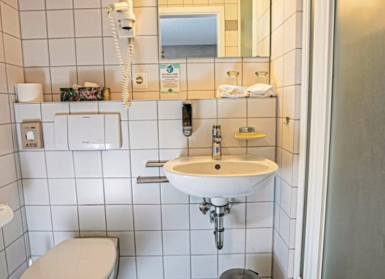 Hotel Volapük - Wohnbeispiel Bad (Zimmercodierungen DB1 & DB2)