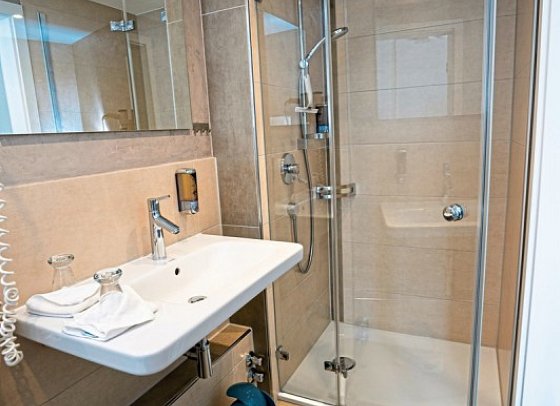 Hotel Volapük - Wohnbeispiel Bad (Zimmercodierungen DB1 & DB2)