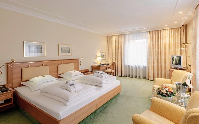Hotel Bayerischer Hof - Wohnbeispiel Doppelzimmer Westflügel (Zimmercodierung DB1)
