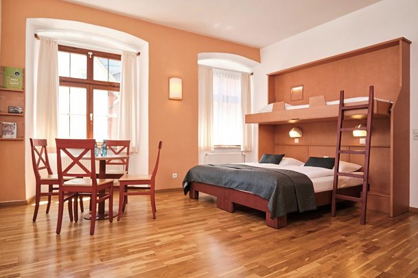 JUFA Hotel Meersburg - Wohnbeispiel Familienzimmer (Zimmercodierung FB1)