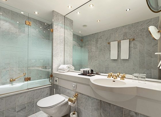 Hotel Halm Konstanz - Beispiel Bad Doppelzimmer Standard (Zimmercodierung DG1)