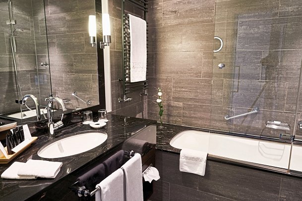 Steigenberger Inselhotel - Beispiel Bad (Zimmercodierungen DF1 & EF1)