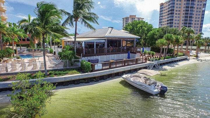 Lovers Key Resort - Restaurant Flipper's on the Bay