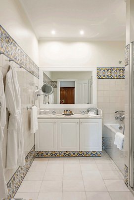 Quinta Jardins do Lago - Beispiel Bad Juniorsuite (Zimmercodierung JB1)