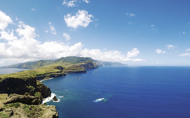 Levadas, üppige Vegetation und raue Küsten