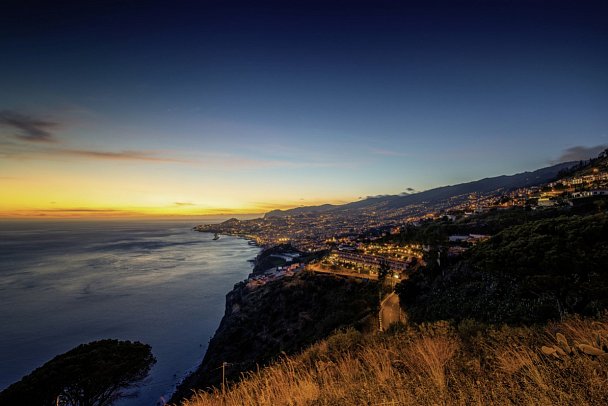 Levadas, üppige Vegetation und raue Küsten