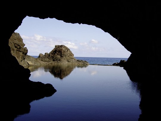 Levadas, üppige Vegetation und raue Küsten