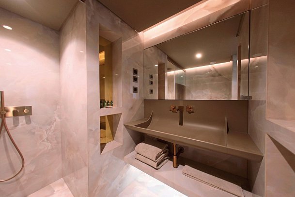 The Views Baía - Beispiel Bad Doppelzimmer Deluxe (Zimmercodierungen DD1 & DDM)