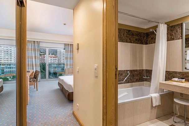 Pestana Carlton Madeira Premium Ocean Resort - Wohnbeispiel Doppelzimmer Classic Stadtblick (Zimmercodierungen DBL & DC3)