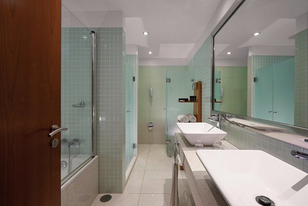 Meliá Madeira Mare - Beispiel Bad Royal Suite (Zimmercodierung WBM)