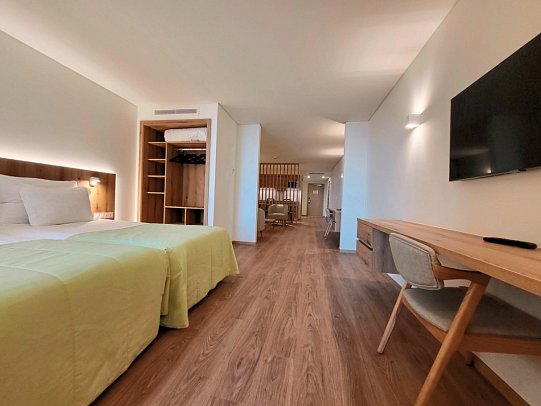 Royal Orchid - Wohnbeispiel Juniorsuite Meerblick (Zimmercodierung J1M)