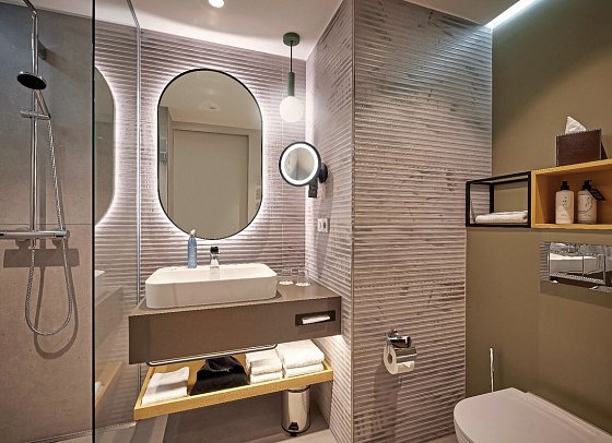 ATLANTIC Hotel Frankfurt - Beispiel Bad Doppelzimmer Komfort (Zimmercodierung DF1)