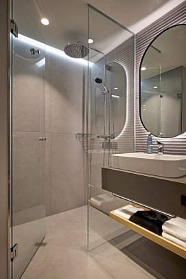 ATLANTIC Hotel Frankfurt - Beispiel Bad Doppelzimmer Komfort (Zimmercodierung DF1)