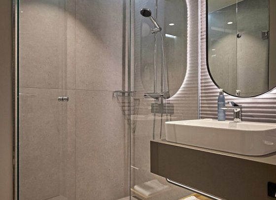 ATLANTIC Hotel Frankfurt - Beispiel Bad Doppelzimmer Komfort (Zimmercodierung DF1)