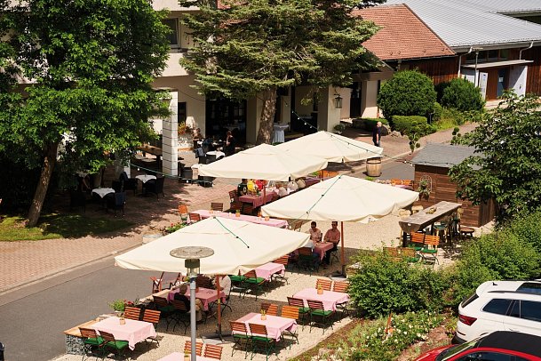 Hotel Gersfelder Hof - Luftaufnahme Biergarten