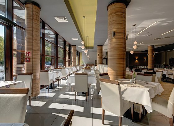Olymp III - Restaurant mit Panoramafenstern