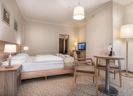 Cesarskie Ogrody - Wohnbeispiel Doppelzimmer Plus Haupthaus (Zimmercodierungen DB1 & EB1)