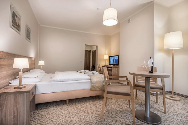 Cesarskie Ogrody - Wohnbeispiel Doppelzimmer Plus Haupthaus (Zimmercodierungen DB1 & EB1)