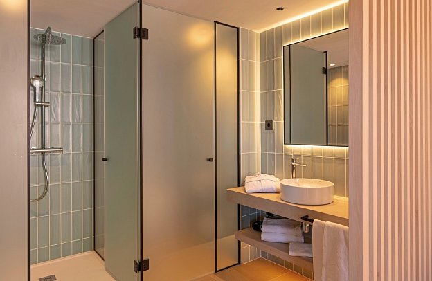 AQUA Hotel The Breeze - Badbeispiel Juniorsuite Premium Poolblick (Zimmercodierungen JMP & JM1)