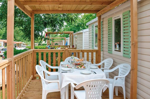 Camping Sènia Cala Gogo (by Happy Camp) - Wohnbeispiel Mobilheim Happy Premium (Zimmercodierung CM1)