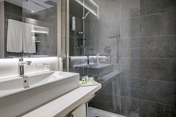 NH Hamburg Altona - Beispiel Bad Doppelzimmer (Zimmercodierung DB1)