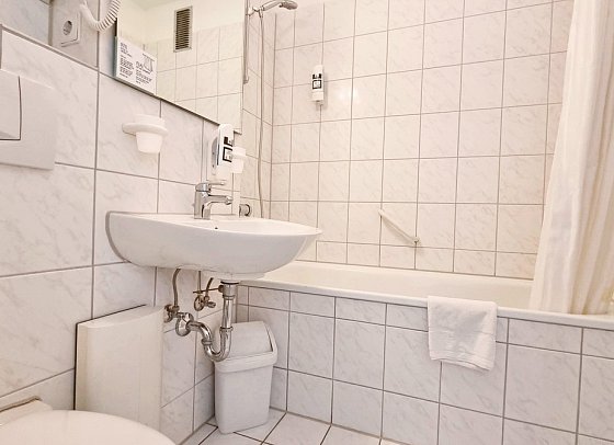 Panorama Inn - Beispiel Bad Doppelzimmer Standard (Zimmercodierungen DG1 & DC1)