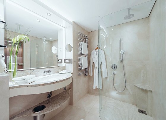 Grand Elysée Hamburg - Wohnbeispiel Doppelzimmer Grand Classic (Zimmercodierung DB1)