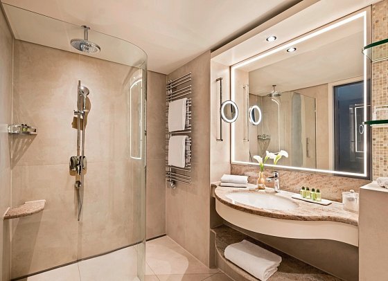 Grand Elysée Hamburg - Wohnbeispiel Doppelzimmer Grand Classic (Zimmercodierung DB1)