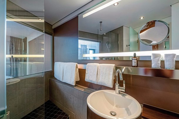 Mövenpick Hotel Hamburg - Beispiel Bad Doppelzimmer Superior (Zimmercodierung DS1)