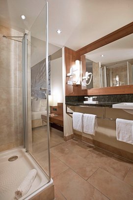 Lindner Hotel Hamburg Am Michel - Beispiel Bad Doppelzimmer (Zimmercodierung DB1)