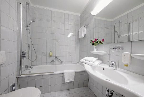 Best Western Hotel Hamburg International - Wohnbeispiel Bad (Zimmercodierungen DG1 & EG1)