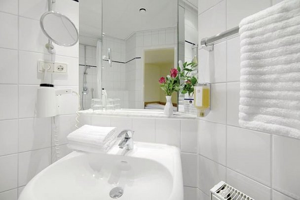 Best Western Hotel Hamburg International - Wohnbeispiel Bad (Zimmercodierungen DG1 & EG1)