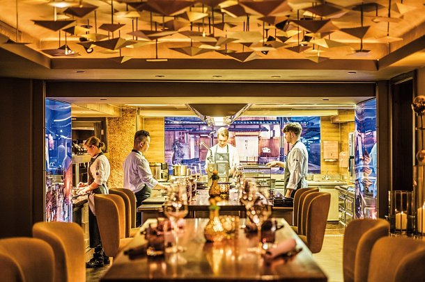 Hotel Vier Jahreszeiten - Restaurant NIKKEI NINE