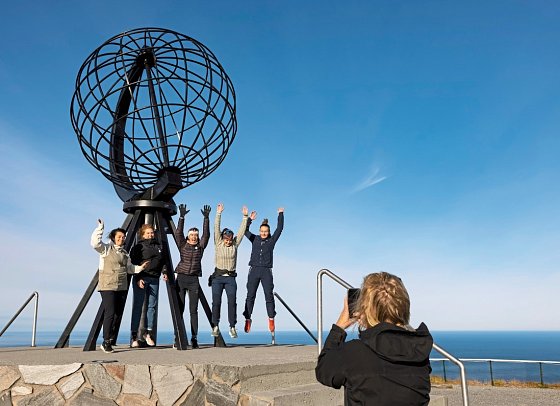 ADAC Special: Mit MS Finnmarken auf den Spuren der Postschiffroute - Gruppe am Nordkap