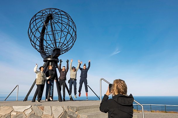 ADAC Special: Mit MS Finnmarken auf den Spuren der Postschiffroute - Gruppe am Nordkap