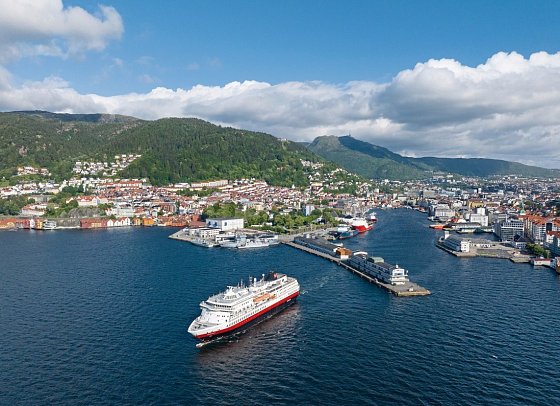 ADAC Special: Mit MS Finnmarken auf den Spuren der Postschiffroute - Hurtigruten in Bergen
