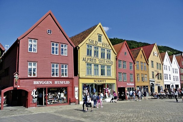 ADAC Special: Mit MS Finnmarken auf den Spuren der Postschiffroute - Bryggen